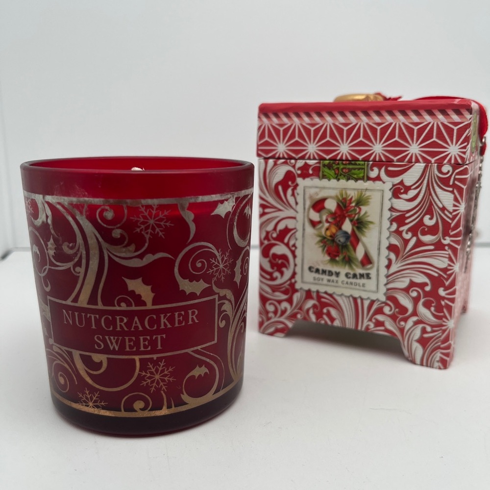 Michel Design Works Candy Cane Soy Wax Candle Holder Gift Box 6.5oz 40 Hrs Burn